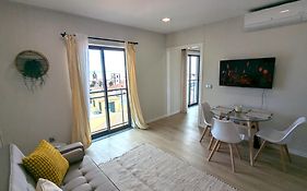 Top-Floor One-Bedroom Flats - Peaceful With Ocean And City Views